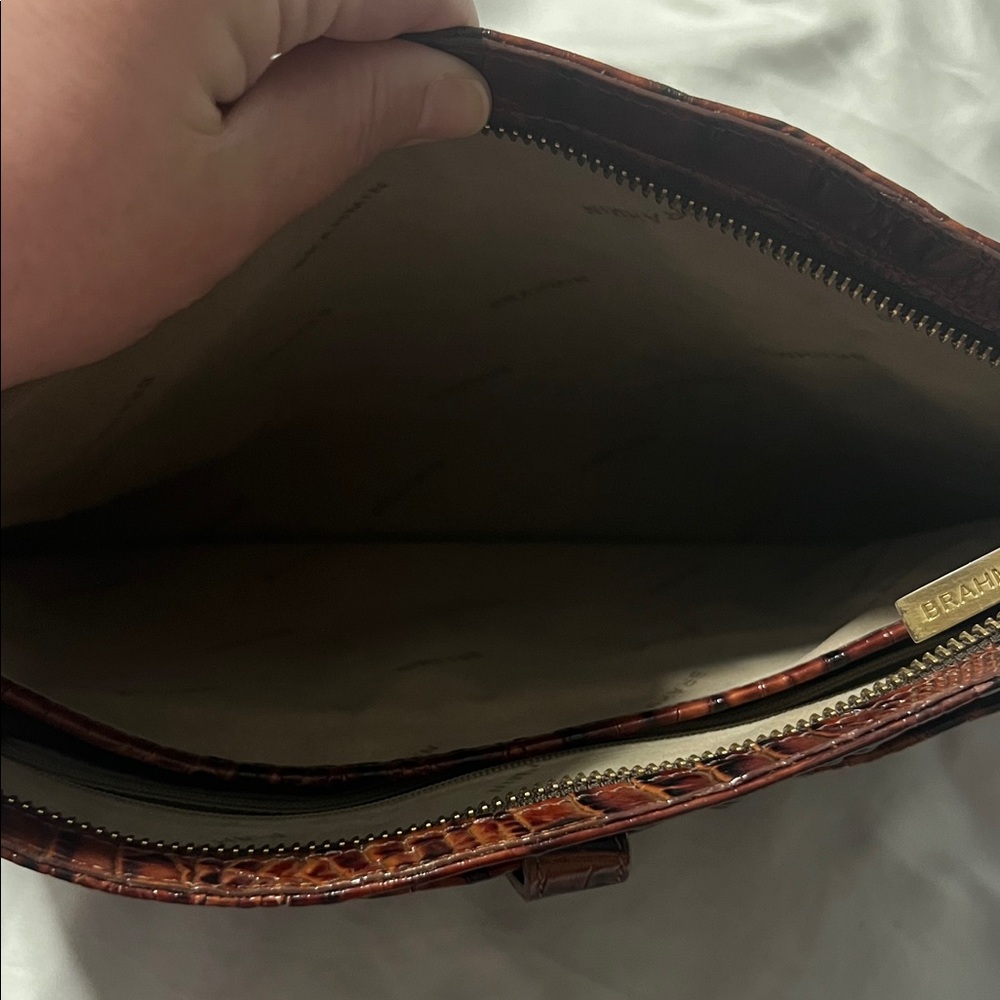Brahmin Elegant Brown leather Crocodile Embossed Shoulder Bag - Picture 3 of 14